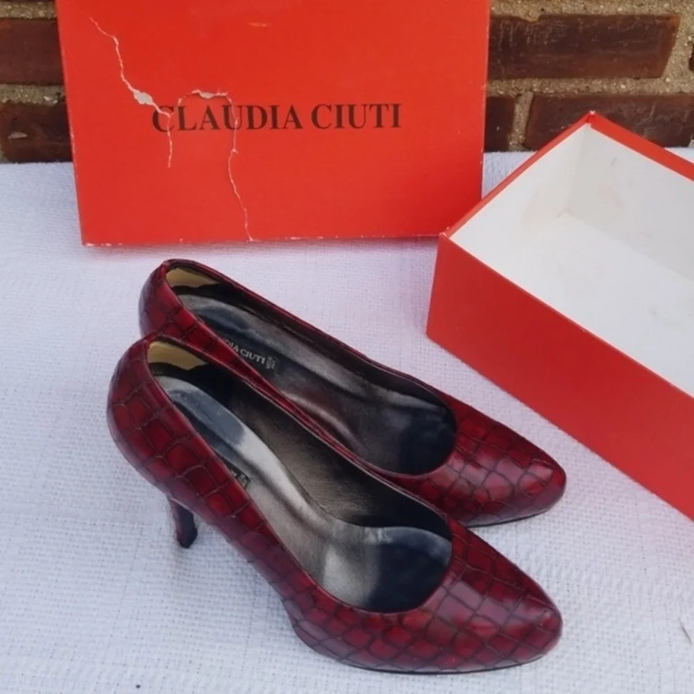 Claudia‎ Ciuti Burgundy Faux Croc pumps 10